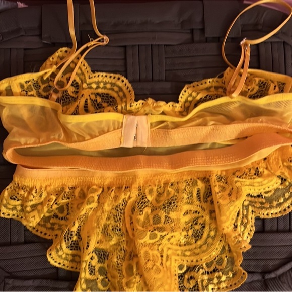 New Yellow Sheer Colour Lace Bra and Panty Set ruffle Accents Sz M - Picture 5 of 5